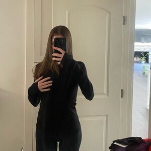 Black Gym Muscle Shirt w/ Thumbholes